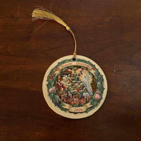 2006 Disney's Christmas Through The Years Ceramic Disc Ornament Pinocchio 1940 - Picture 1 of 3